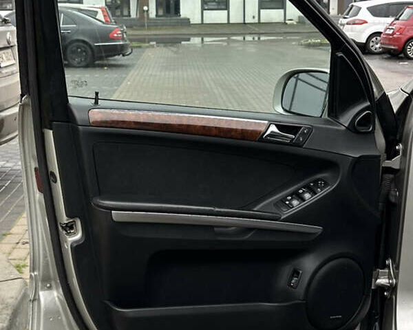 Сірий Мерседес М-Клас, об'ємом двигуна 3.5 л та пробігом 305 тис. км за 10900 $, фото 8 на Automoto.ua