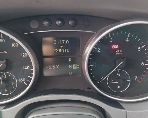 Серый Мерседес М-Класс, объемом двигателя 3.5 л и пробегом 228 тыс. км за 10500 $, фото 5 на Automoto.ua
