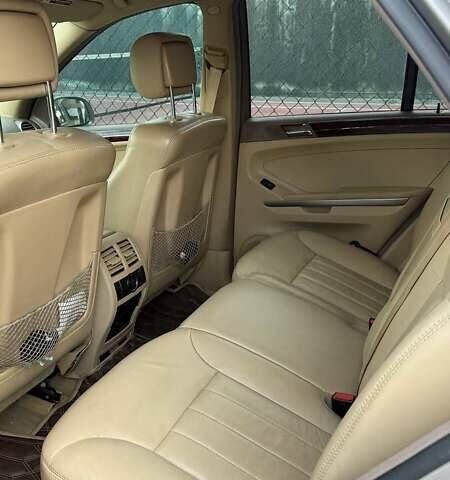 Серый Мерседес М-Класс, объемом двигателя 3.5 л и пробегом 360 тыс. км за 12000 $, фото 3 на Automoto.ua