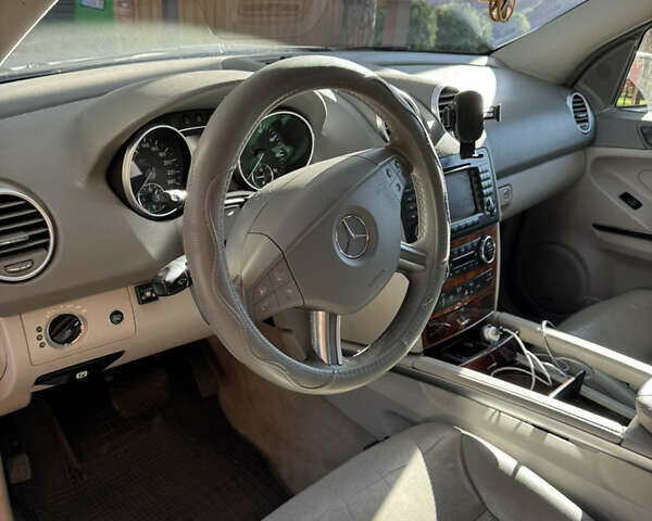 Серый Мерседес М-Класс, объемом двигателя 4.97 л и пробегом 300 тыс. км за 8500 $, фото 5 на Automoto.ua