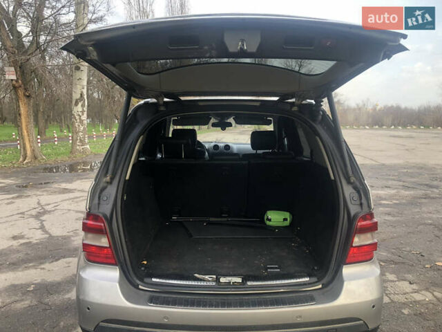 Серый Мерседес М-Класс, объемом двигателя 3 л и пробегом 352 тыс. км за 5500 $, фото 8 на Automoto.ua