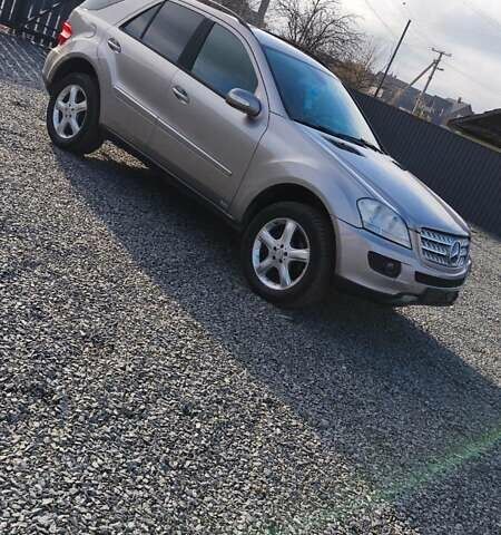 Серый Мерседес М-Класс, объемом двигателя 3 л и пробегом 419 тыс. км за 6200 $, фото 5 на Automoto.ua