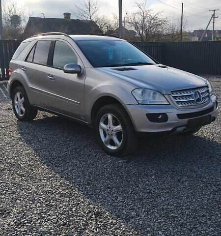 Серый Мерседес М-Класс, объемом двигателя 3 л и пробегом 419 тыс. км за 6200 $, фото 4 на Automoto.ua