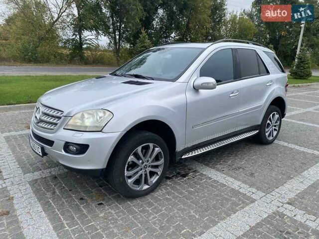 Сірий Мерседес М-Клас, об'ємом двигуна 2.99 л та пробігом 360 тис. км за 9300 $, фото 2 на Automoto.ua