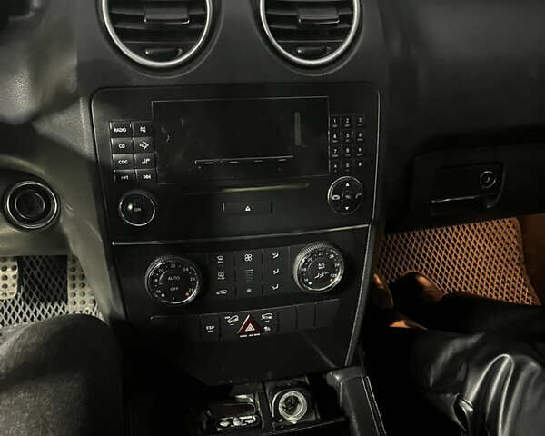 Сірий Мерседес М-Клас, об'ємом двигуна 3 л та пробігом 315 тис. км за 10700 $, фото 14 на Automoto.ua