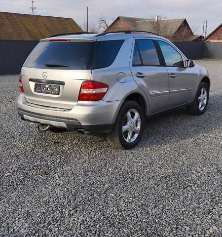 Серый Мерседес М-Класс, объемом двигателя 3 л и пробегом 419 тыс. км за 6200 $, фото 7 на Automoto.ua