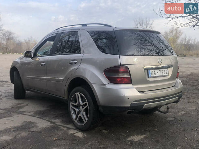 Серый Мерседес М-Класс, объемом двигателя 3 л и пробегом 352 тыс. км за 5500 $, фото 5 на Automoto.ua