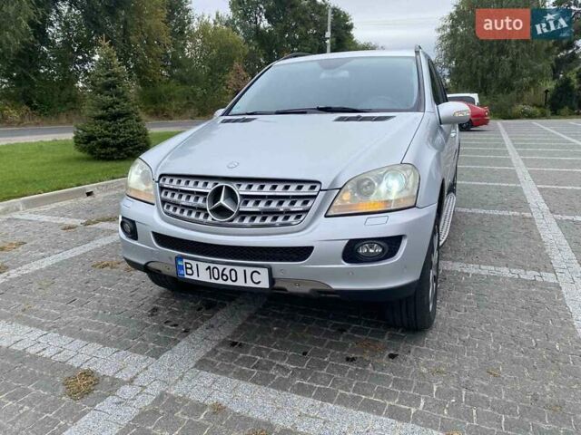 Сірий Мерседес М-Клас, об'ємом двигуна 2.99 л та пробігом 360 тис. км за 9300 $, фото 4 на Automoto.ua