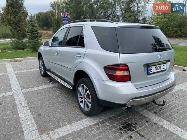 Сірий Мерседес М-Клас, об'ємом двигуна 2.99 л та пробігом 360 тис. км за 9300 $, фото 7 на Automoto.ua