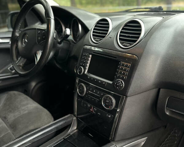 Серый Мерседес М-Класс, объемом двигателя 3.5 л и пробегом 310 тыс. км за 6800 $, фото 13 на Automoto.ua