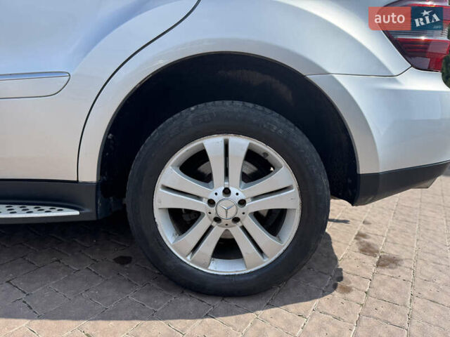 Серый Мерседес М-Класс, объемом двигателя 3.01 л и пробегом 280 тыс. км за 10900 $, фото 10 на Automoto.ua