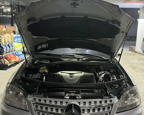 Сірий Мерседес М-Клас, об'ємом двигуна 3 л та пробігом 315 тис. км за 10700 $, фото 10 на Automoto.ua