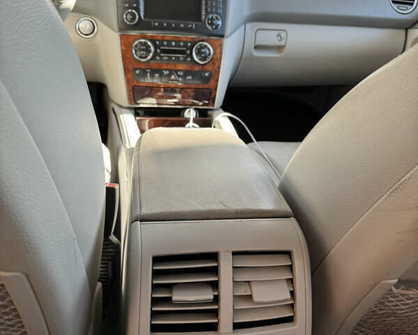 Серый Мерседес М-Класс, объемом двигателя 4.97 л и пробегом 300 тыс. км за 8500 $, фото 7 на Automoto.ua