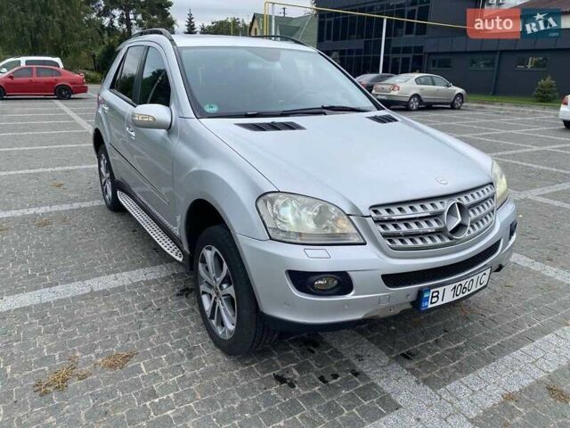 Сірий Мерседес М-Клас, об'ємом двигуна 2.99 л та пробігом 360 тис. км за 9300 $, фото 3 на Automoto.ua