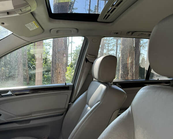 Серый Мерседес М-Класс, объемом двигателя 4.97 л и пробегом 300 тыс. км за 8500 $, фото 6 на Automoto.ua