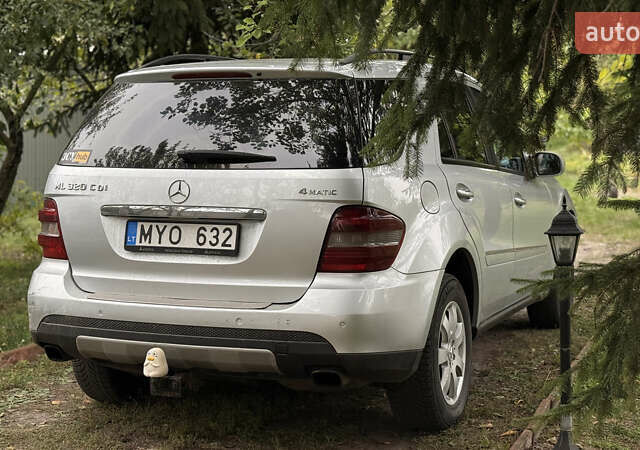 Серый Мерседес М-Класс, объемом двигателя 3 л и пробегом 300 тыс. км за 6300 $, фото 3 на Automoto.ua