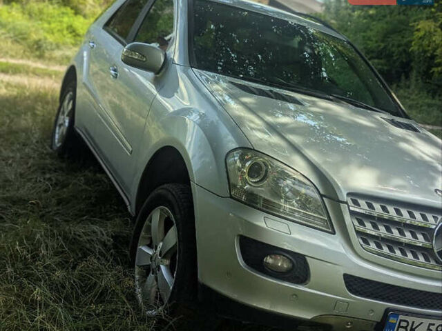 Мерседес М-Класс 2007 в Ровно на Automoto.ua Серый Мерседес М-Класс, объемом двигателя 2.99 л и пробегом 332 тыс. км за 12500 $, фото 2 на Automoto.ua