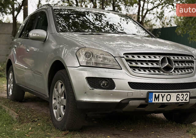 Серый Мерседес М-Класс, объемом двигателя 3 л и пробегом 300 тыс. км за 6300 $, фото 4 на Automoto.ua