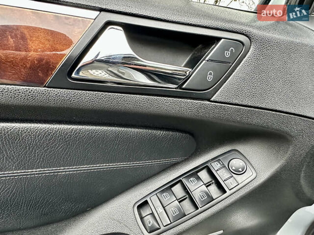 Серый Мерседес М-Класс, объемом двигателя 3.5 л и пробегом 240 тыс. км за 9800 $, фото 27 на Automoto.ua