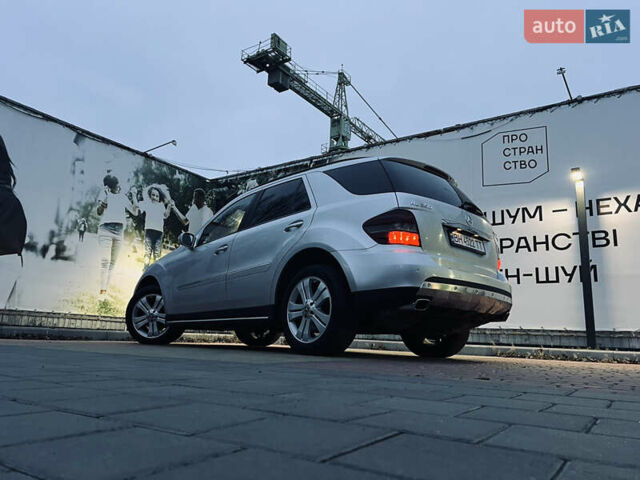 Сірий Мерседес М-Клас, об'ємом двигуна 3.5 л та пробігом 240 тис. км за 9700 $, фото 17 на Automoto.ua