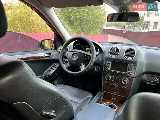 Сірий Мерседес М-Клас, об'ємом двигуна 3 л та пробігом 235 тис. км за 10900 $, фото 2 на Automoto.ua
