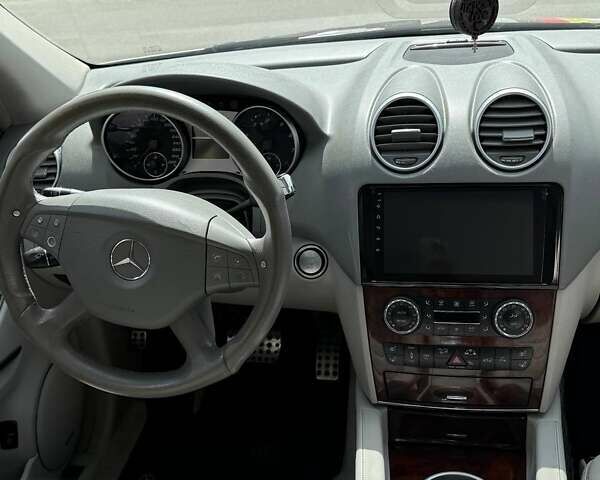 Серый Мерседес М-Класс, объемом двигателя 6.21 л и пробегом 235 тыс. км за 10500 $, фото 27 на Automoto.ua