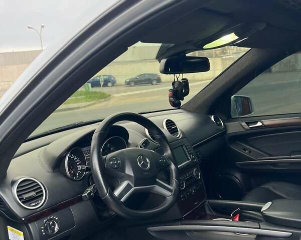 Серый Мерседес М-Класс, объемом двигателя 6.21 л и пробегом 148 тыс. км за 12000 $, фото 5 на Automoto.ua