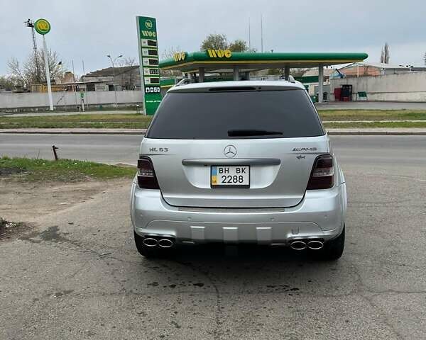 Серый Мерседес М-Класс, объемом двигателя 6.21 л и пробегом 148 тыс. км за 12000 $, фото 1 на Automoto.ua