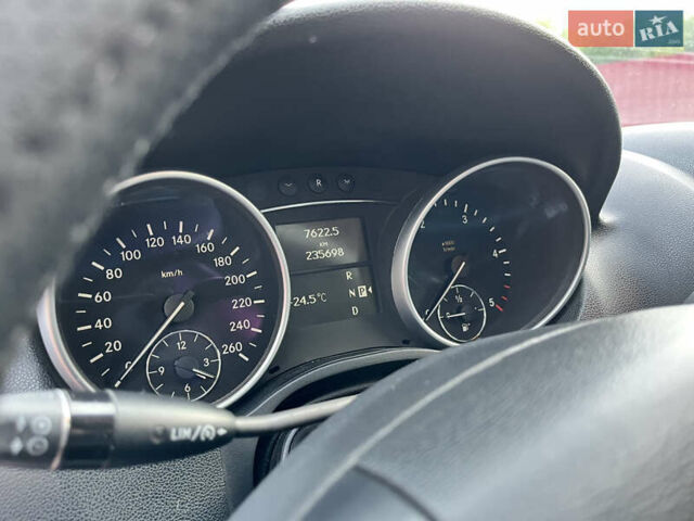 Сірий Мерседес М-Клас, об'ємом двигуна 3 л та пробігом 235 тис. км за 10900 $, фото 22 на Automoto.ua