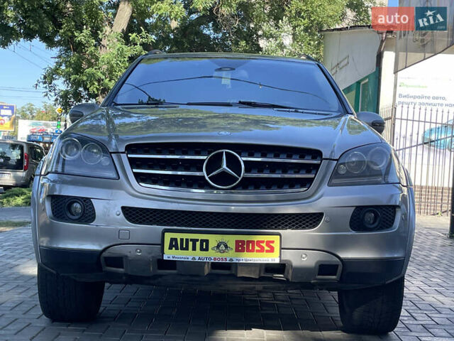 Серый Мерседес М-Класс, объемом двигателя 3.5 л и пробегом 258 тыс. км за 8999 $, фото 4 на Automoto.ua