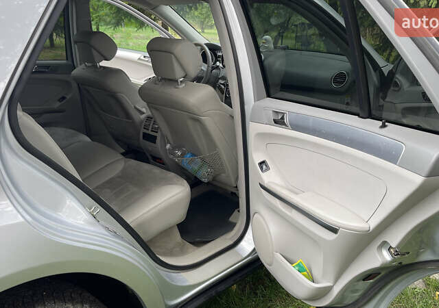 Серый Мерседес М-Класс, объемом двигателя 3 л и пробегом 300 тыс. км за 6300 $, фото 9 на Automoto.ua