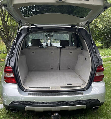 Серый Мерседес М-Класс, объемом двигателя 3 л и пробегом 300 тыс. км за 6300 $, фото 5 на Automoto.ua