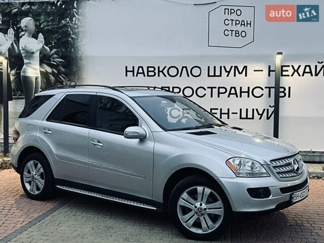 Сірий Мерседес М-Клас, об'ємом двигуна 3.5 л та пробігом 240 тис. км за 9700 $, фото 9 на Automoto.ua