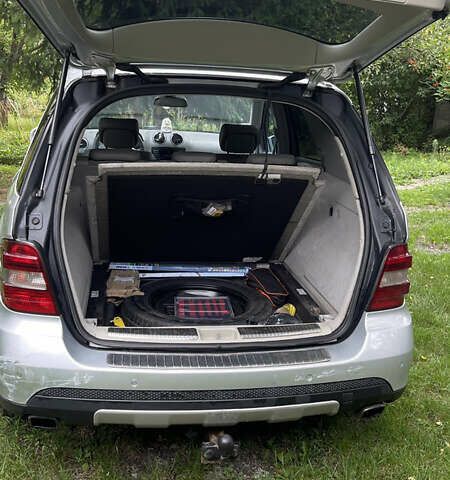 Серый Мерседес М-Класс, объемом двигателя 3 л и пробегом 300 тыс. км за 6300 $, фото 6 на Automoto.ua