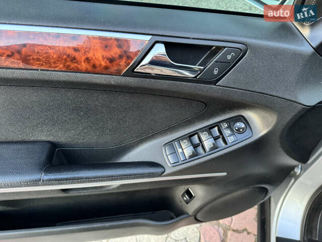 Сірий Мерседес М-Клас, об'ємом двигуна 2.99 л та пробігом 262 тис. км за 10700 $, фото 9 на Automoto.ua