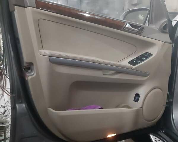 Серый Мерседес М-Класс, объемом двигателя 3.5 л и пробегом 250 тыс. км за 9000 $, фото 14 на Automoto.ua