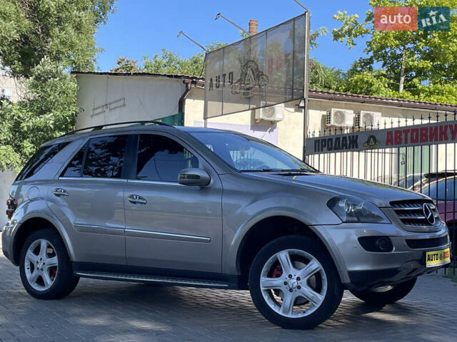 Серый Мерседес М-Класс, объемом двигателя 3.5 л и пробегом 258 тыс. км за 8999 $, фото 3 на Automoto.ua