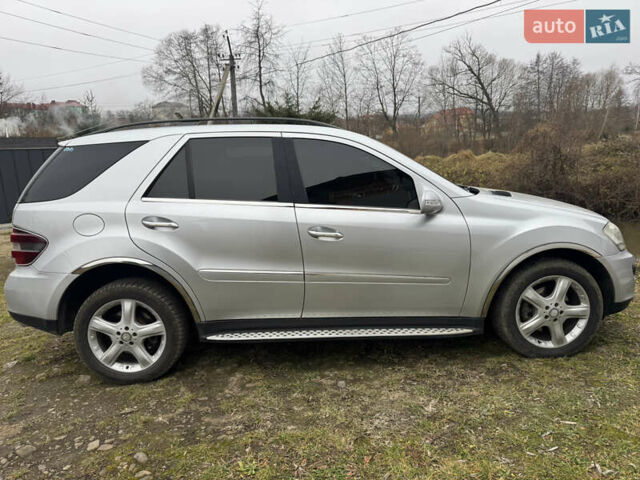 Сірий Мерседес М-Клас, об'ємом двигуна 3 л та пробігом 311 тис. км за 11999 $, фото 2 на Automoto.ua