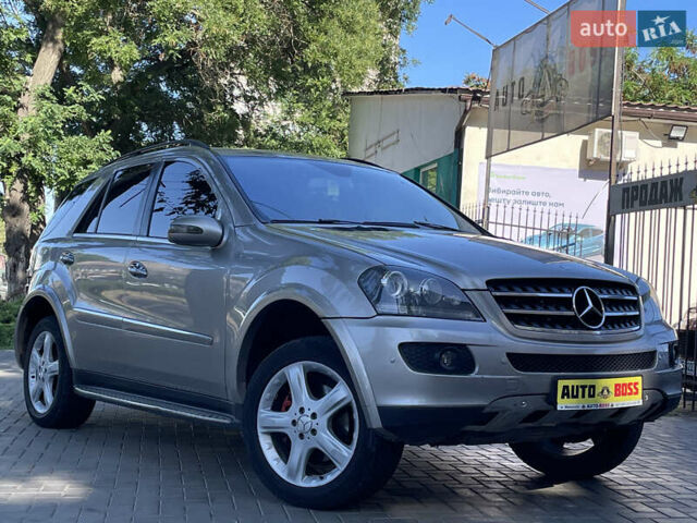 Серый Мерседес М-Класс, объемом двигателя 3.5 л и пробегом 258 тыс. км за 8999 $, фото 2 на Automoto.ua