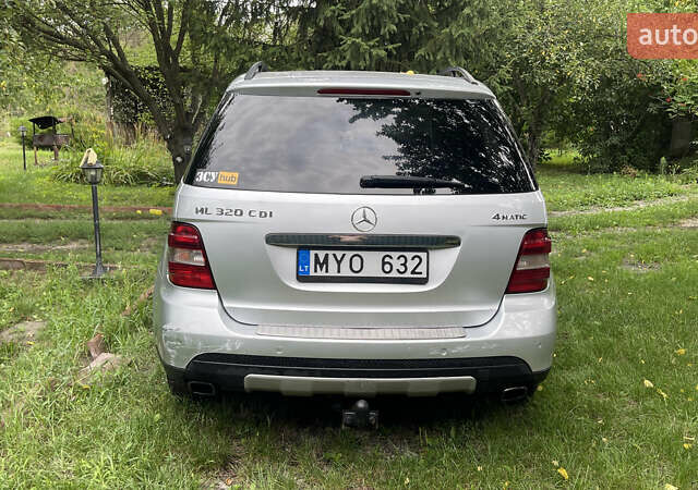 Сірий Мерседес М-Клас, об'ємом двигуна 3 л та пробігом 300 тис. км за 6500 $, фото 3 на Automoto.ua