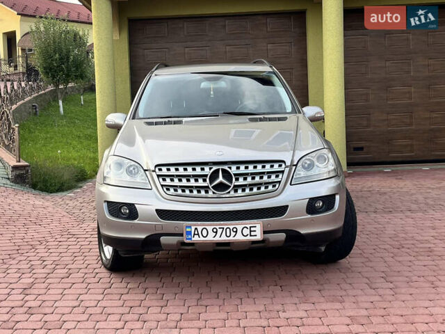 Сірий Мерседес М-Клас, об'ємом двигуна 3 л та пробігом 235 тис. км за 10900 $, фото 3 на Automoto.ua