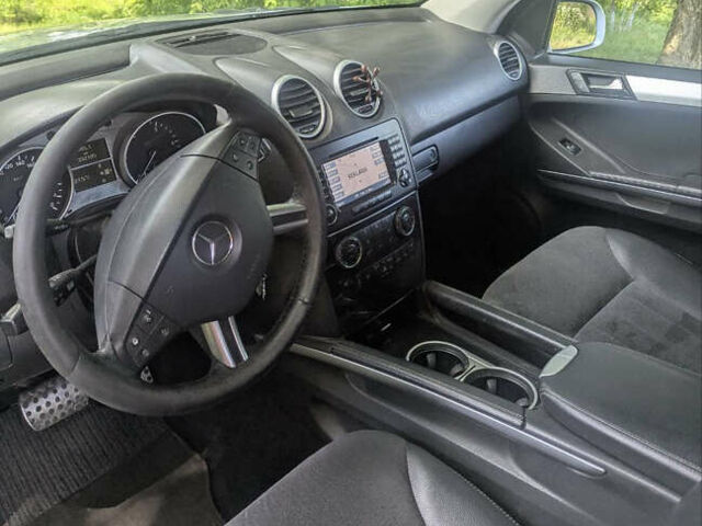 Мерседес М-Класс 2007 в Ровно на Automoto.ua Серый Мерседес М-Класс, объемом двигателя 2.99 л и пробегом 332 тыс. км за 12500 $, фото 10 на Automoto.ua