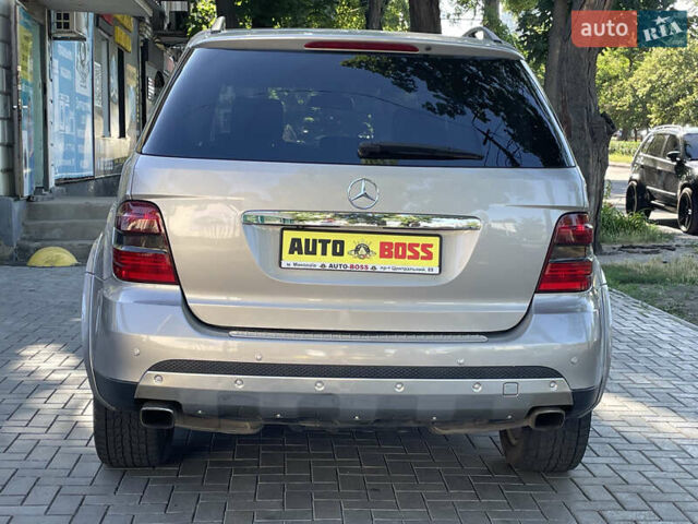 Серый Мерседес М-Класс, объемом двигателя 3.5 л и пробегом 258 тыс. км за 8999 $, фото 7 на Automoto.ua