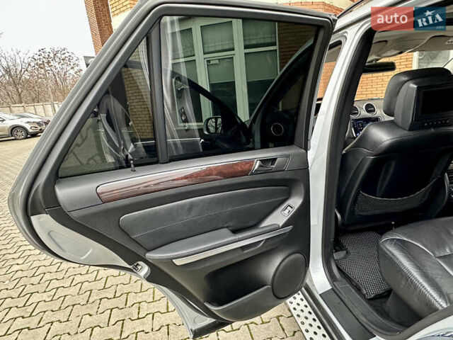 Серый Мерседес М-Класс, объемом двигателя 3.5 л и пробегом 240 тыс. км за 9800 $, фото 31 на Automoto.ua