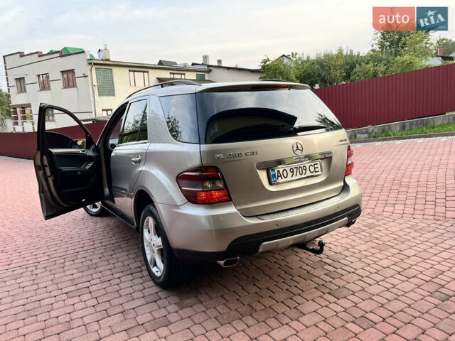 Сірий Мерседес М-Клас, об'ємом двигуна 3 л та пробігом 235 тис. км за 10900 $, фото 1 на Automoto.ua