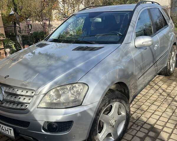 Сірий Мерседес М-Клас, об'ємом двигуна 3 л та пробігом 345 тис. км за 13500 $, фото 1 на Automoto.ua