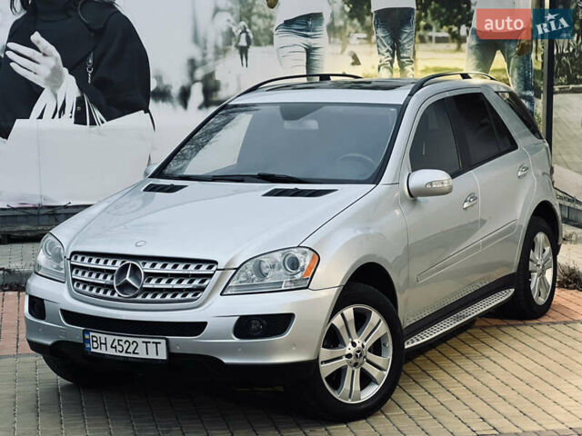 Сірий Мерседес М-Клас, об'ємом двигуна 3.5 л та пробігом 240 тис. км за 9700 $, фото 4 на Automoto.ua