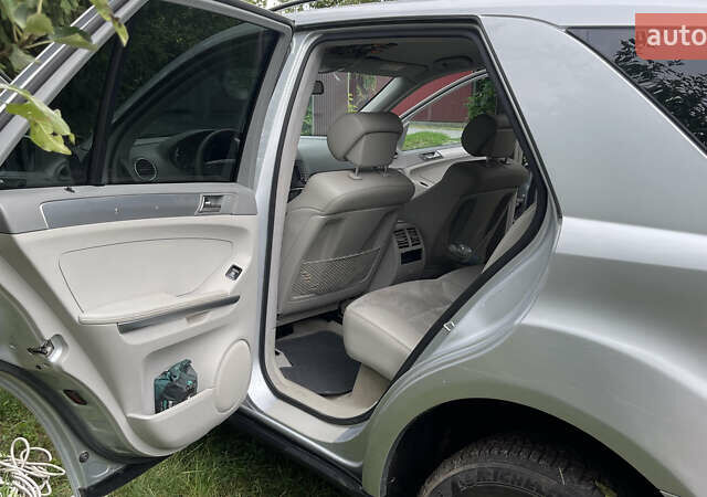 Серый Мерседес М-Класс, объемом двигателя 3 л и пробегом 300 тыс. км за 6300 $, фото 7 на Automoto.ua