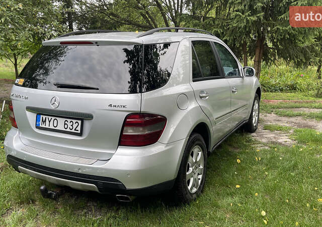 Сірий Мерседес М-Клас, об'ємом двигуна 3 л та пробігом 300 тис. км за 6500 $, фото 4 на Automoto.ua