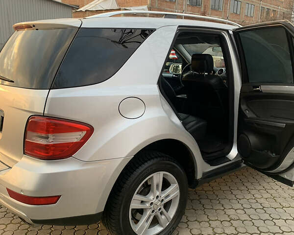 Серый Мерседес М-Класс, объемом двигателя 2.99 л и пробегом 270 тыс. км за 12500 $, фото 10 на Automoto.ua